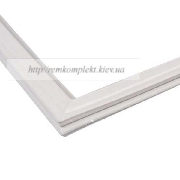 Гума холодильника Ariston Indesit C00854014